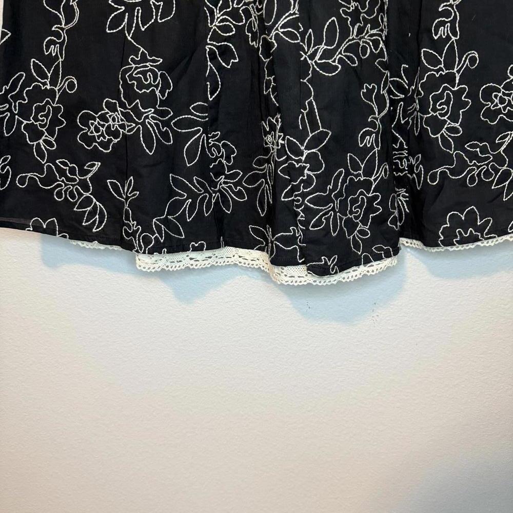Elegant Strapless Black and White Floral Dress - Picture 5 of 6